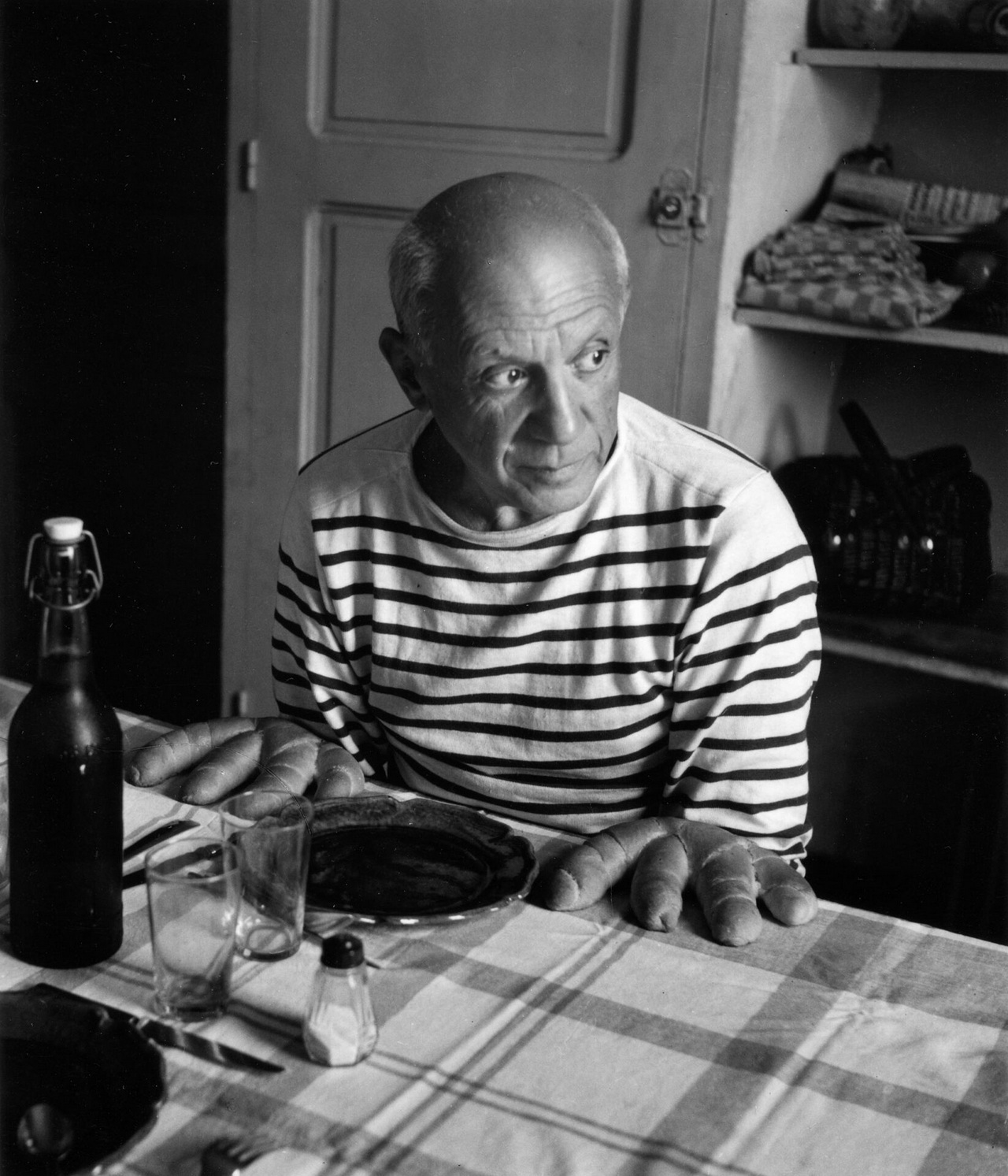 Robert Doisneau, Les pains de Picasso, Vallauris 1952 © Atelier Robert Doisneau